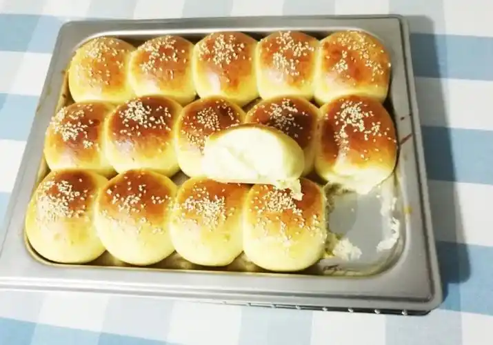 蒸烤箱做面包家庭常用做法按这个方子做出的面包松软好吃