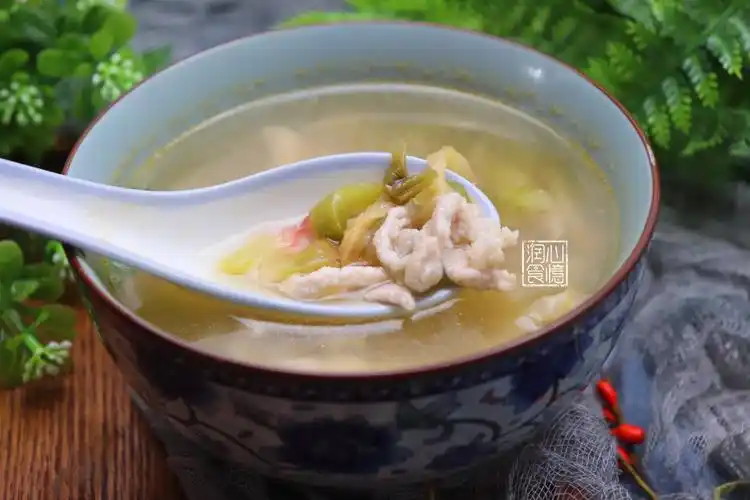 开胃的榨菜肉丝汤就搞定了.是不是有点太"奢侈"了?