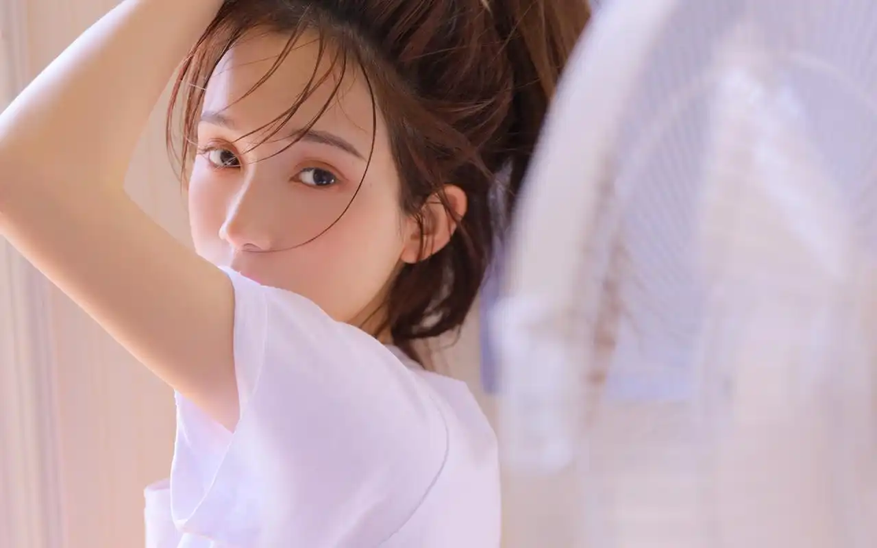 夏日清新美女电脑桌面壁纸