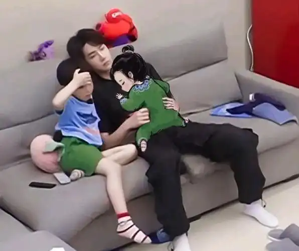 王一博生无可恋的模样太搞笑,孩子带孩子,真是为难酷盖了