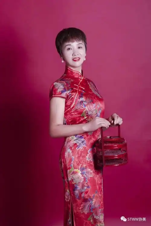 每日一星中年大姐身材健康气质的改变–唐建玲