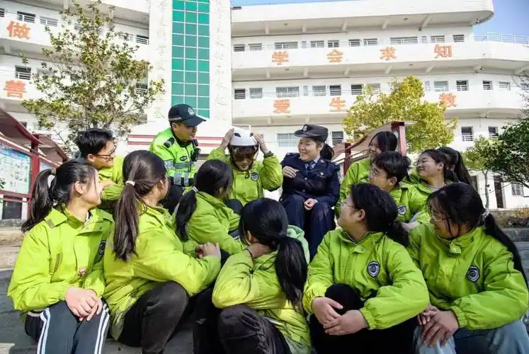 安徽和县:"警警"联动 护航平安伴成长_课堂_铁骑_马鞍山市