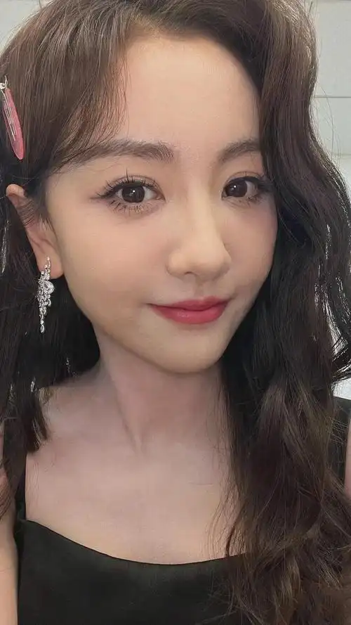 杨蓉,太敢了!直接晒出原相机照片!|素颜|美颜_网易订阅