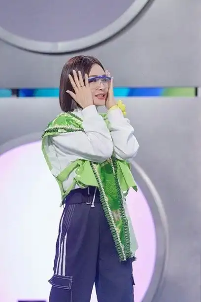 迪丽热巴缺席《你好星期六》专场录制,六缺一好可惜,想来也是行程冲突