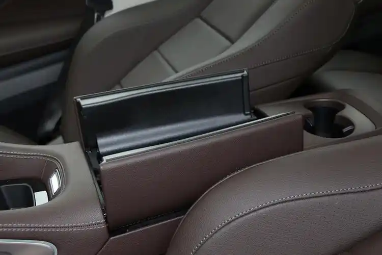 前排中央扶手箱