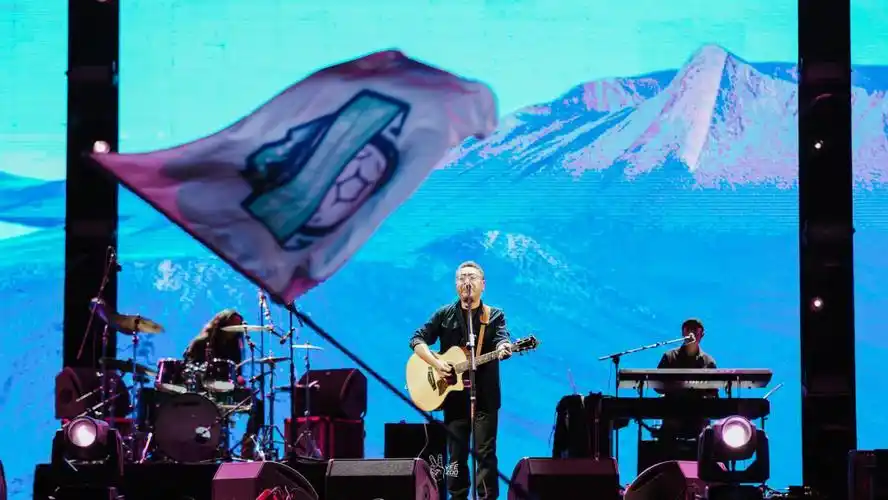 声音碎片乐队在丽江2022年雪山音乐节