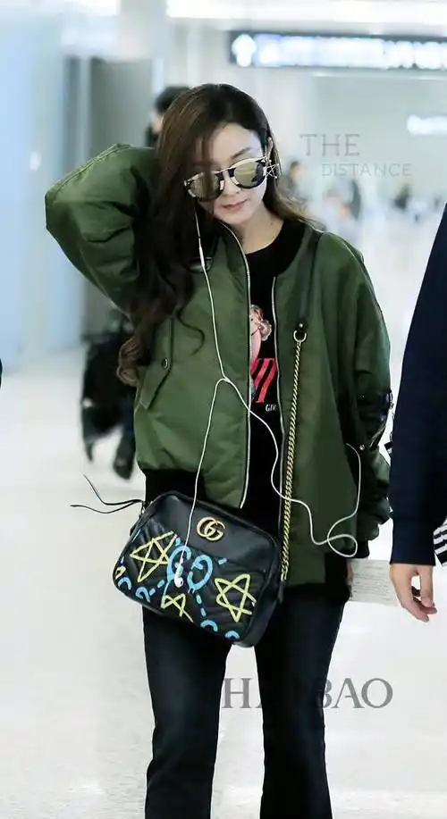 2017年3月23日,赵丽颖北京机场街拍图片延伸阅读:北京机场街拍赵丽颖