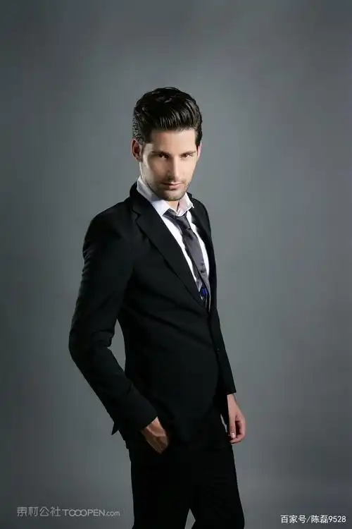 穿西装的男士