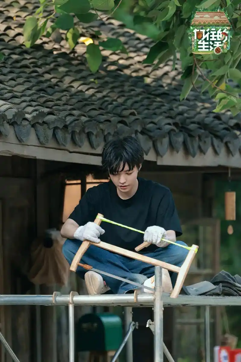 近期最令人心动的图出现终于可以在向往的生活中看到综艺的王俊凯