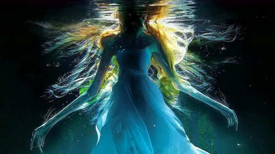 小涛电影解说:几分钟看完俄罗斯恐怖电影《美人鱼之死亡湖》