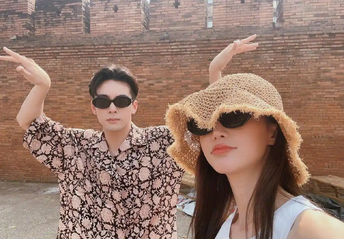 有网友偶遇金晨曾舜晞同游泰国,引发热议.