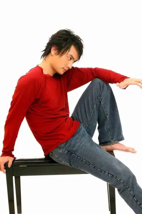 李泉写真图片-自制640x480壁纸.-明星写真馆n63.com