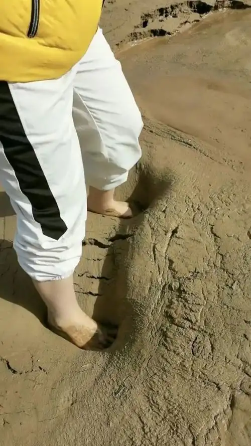 这就是传说的踩泥糊啊,我怕下面有东西拉着我的脚,外焦里嫩