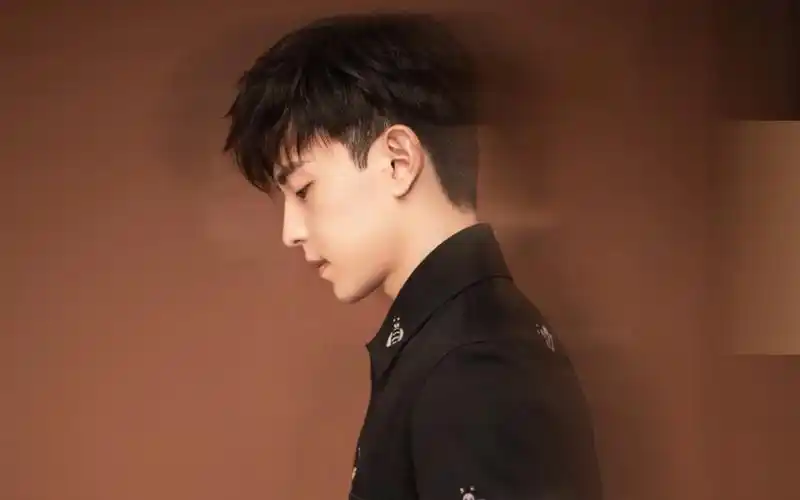 邓伦帅气迷人写真图片桌面壁纸