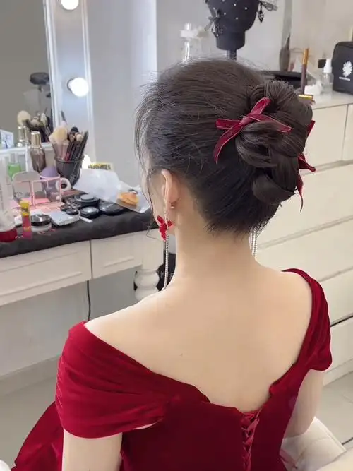 妈妈造型马尾卷筒气质盘发三步就会