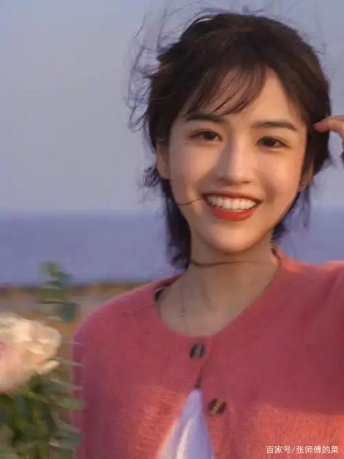 爱笑的高颜值小姐姐,总是风景中的亮点!