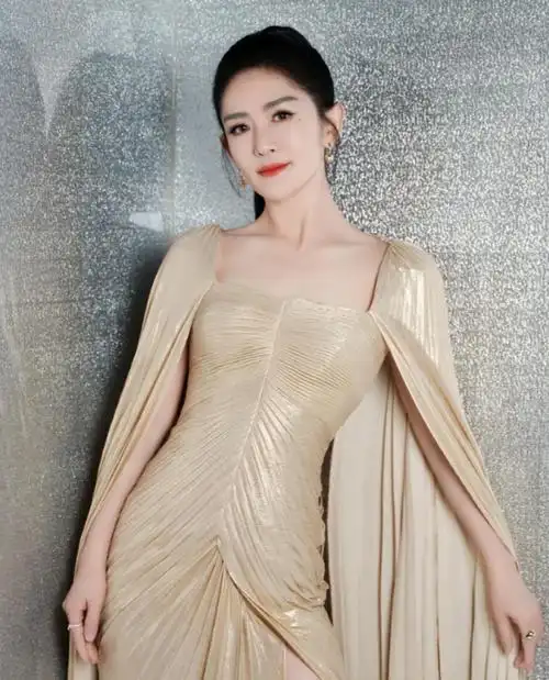 谢娜参加双十一晚会抢词忘梗太尴尬她欠内娱一个道歉