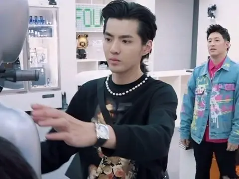 潮流合伙人#幕后花絮来咯[太开心]吴亦凡@. 来自爱奇艺综艺 - 微博