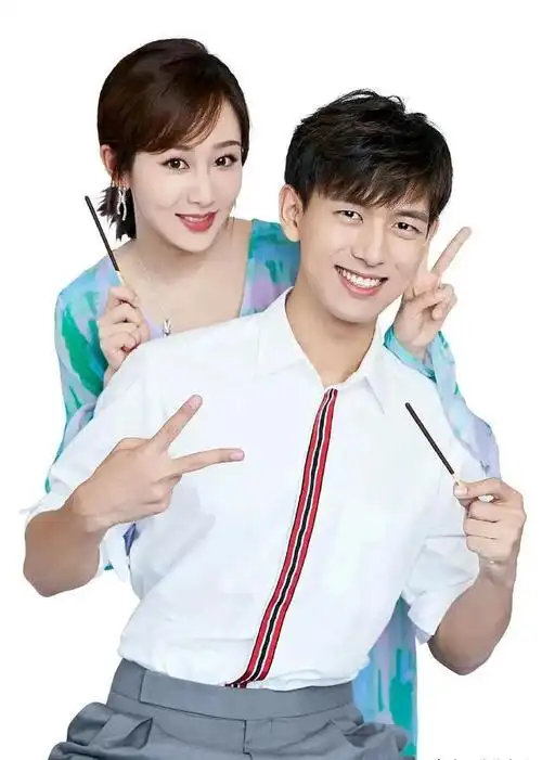 杨紫和李现二搭的消息早就传开了,尤其是在杨紫生日那天,各大热搜都被