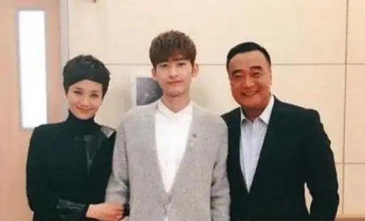 张翰一天拍戏23个小时张翰的亲娘是谁及介绍