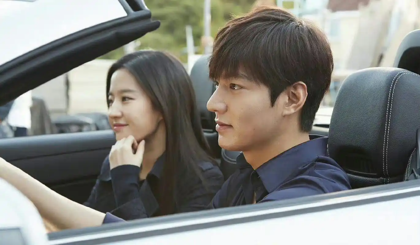 一些意想不到的明星同框合照:刘亦菲 李敏镐 大美女&大帅哥  一些意想