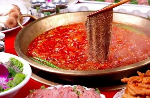 地道的成都美食来袭火锅串串冒菜哪家更强