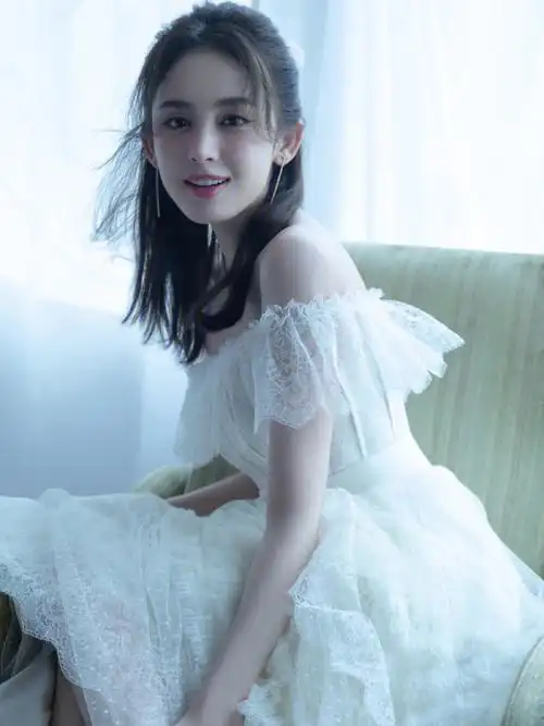 古力娜扎活动造型清雅灵动仙气十足