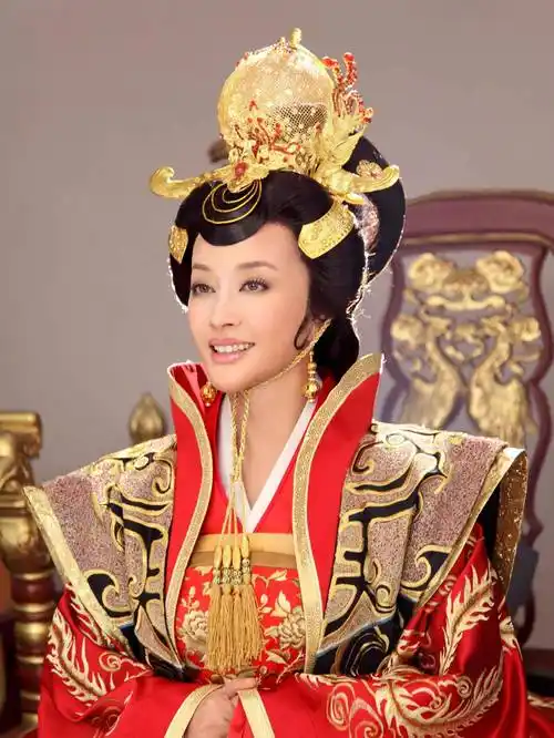 年近70的刘晓庆,疫情下继续巡演话剧,无悔用生命去演出_武则天_深圳