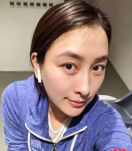 不吹不黑!女星马苏晒健身照及健身餐,素颜出镜颜值漂亮气质佳