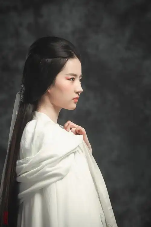 《铜雀台》中的刘亦菲,翩若惊鸿,美得让人惊艳