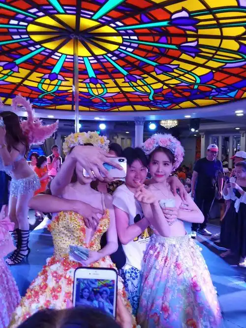 泰国公主号表演秀(人妖)