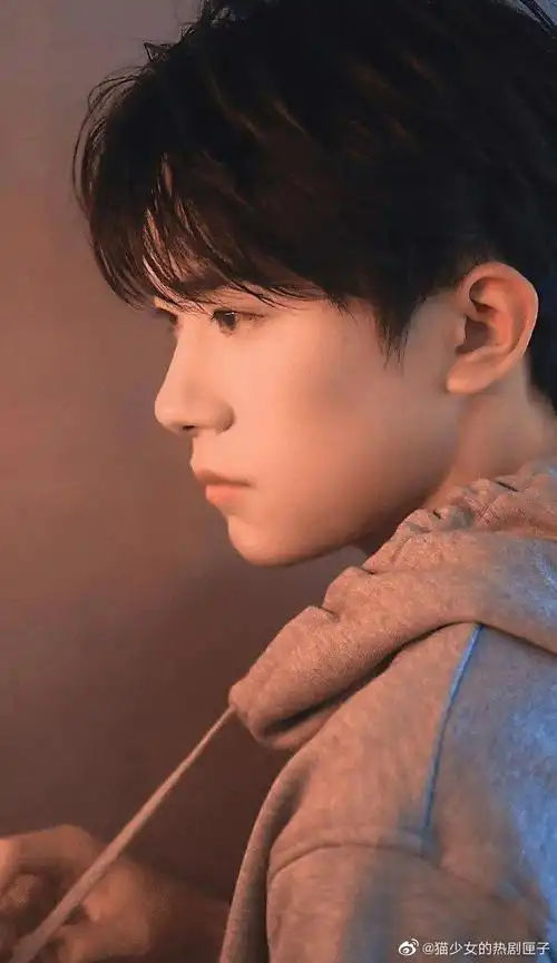 易烊千玺_新浪新闻