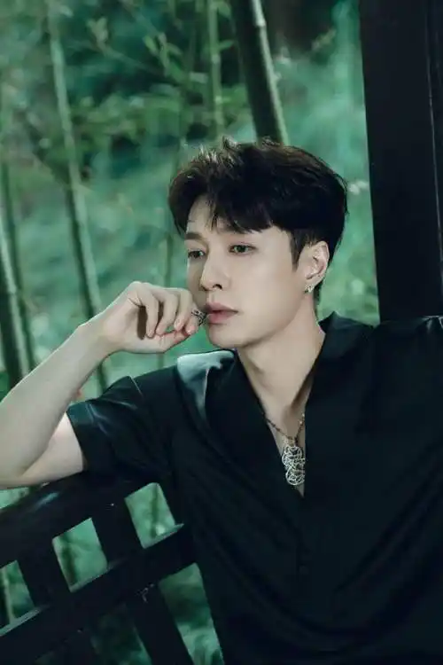 法越馨发了张艺兴