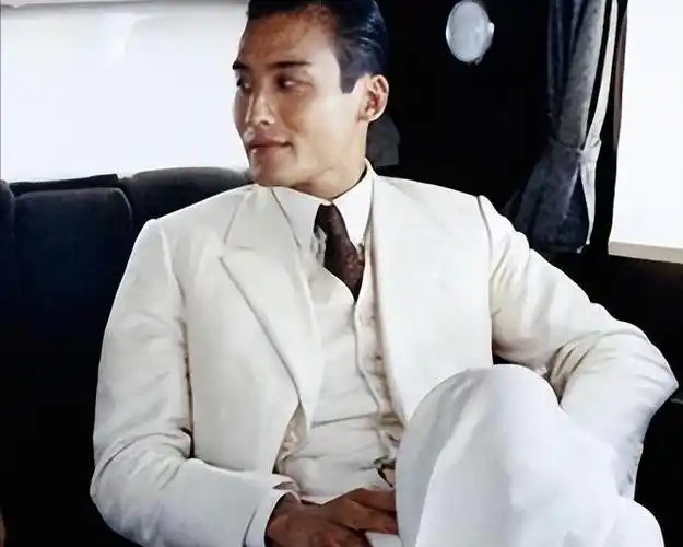 梁家辉坚守中国心遭封杀,街头摆摊展真男人本色,港媒齐赞骨气硬