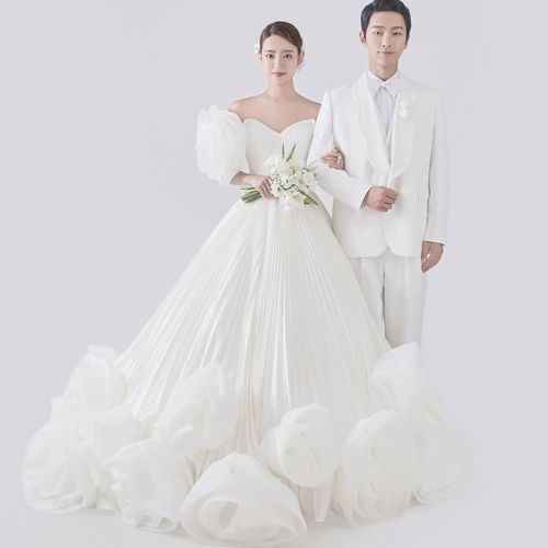 影楼主题拍照服装情侣旅拍写真礼服长拖尾花朵韩式大裙摆唯美婚纱