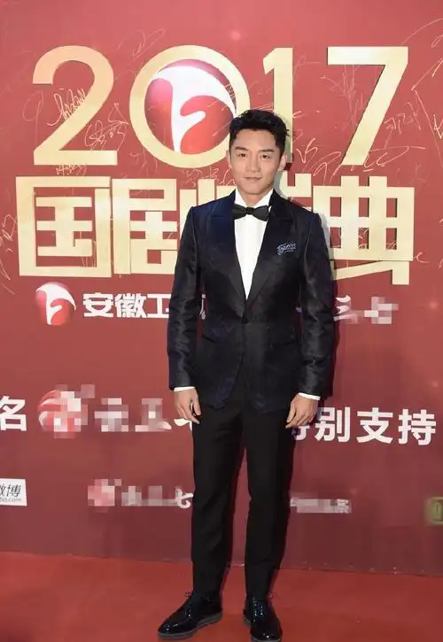 年关将至, 看看明星参加晚会,年会如何穿衣, 六小龄童最时尚!