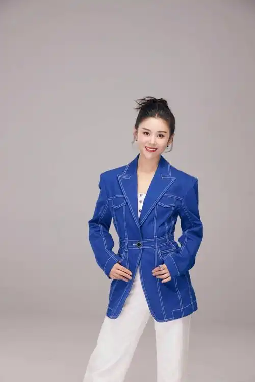 李小萌携话剧《人世间》回连巡演-腾讯新闻