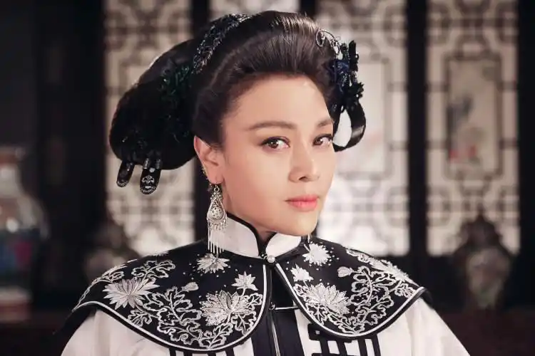 史可饰隆夫人△王绘春饰隆福△肖茵饰演洪凤鸣△杨昆饰佘管家