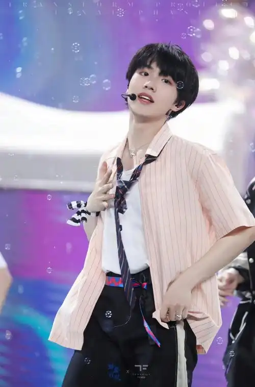 tf家族三代演唱会##苏新皓演唱会舞台饭拍