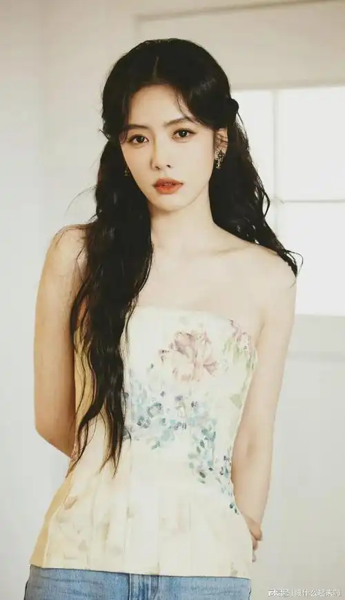 蔡文静:精致面容背后的才华与沦陷之谜