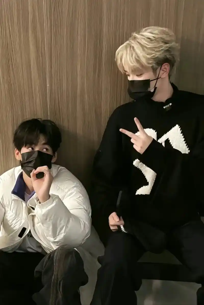 竹马永存.#合照 #养成系的快乐 #时代峰峻 #严浩翔张真源 - 抖音