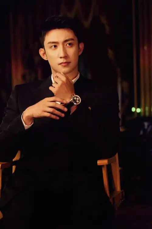 黄景瑜复古摩登风格大片#黄景瑜复古摩登风格大片,每一张都好帅