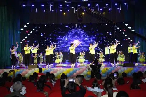 小班亲子舞蹈《摩登天使》