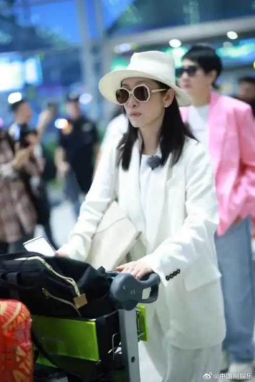 《花儿与少年好友记》最新路透图释出,今天机场出发的大姐秦海璐超话