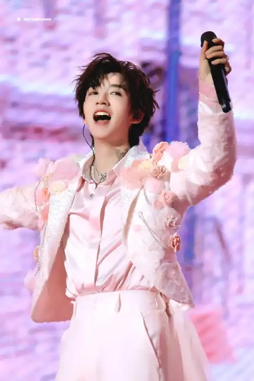 时代少年团叁重楼暨出道四周年演唱会##贺峻霖饭撒小天使##贺峻霖