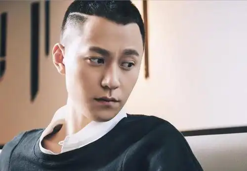学学秦俊杰的刀疤头发型,一言不合就变帅了
