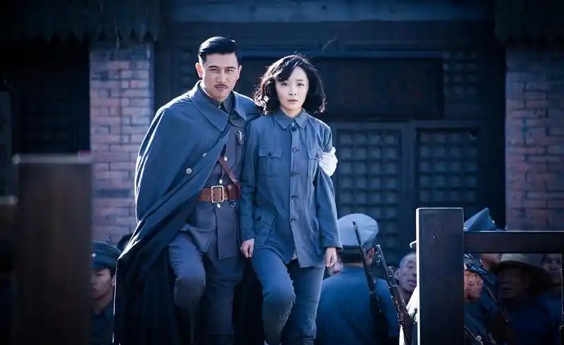 高清:《怒放》曝孽缘剧照 宋允皓李曼上演虐恋