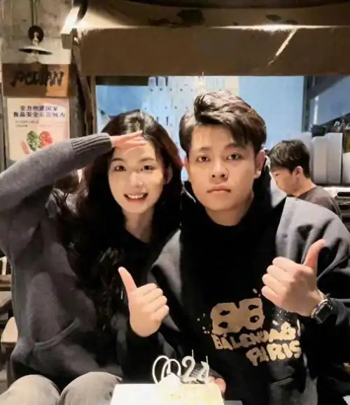 二胎,张震岳49岁办婚礼,近两天娱乐圈曝出多个大瓜|许嵩|刘诗诗|填词