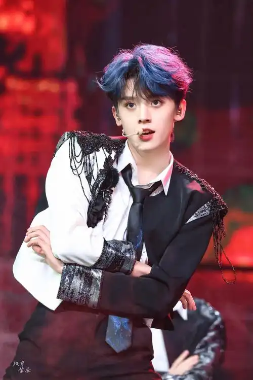 左航蓝发##今日星拍放送##左航大连演唱会蓝海应援