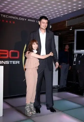 图性感女神萧亚轩身高大曝光遭软禁始末因耍大牌向成龙求救